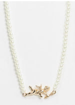 Load image into Gallery viewer, Necklace in pearl with cherub pendant in gold tone
